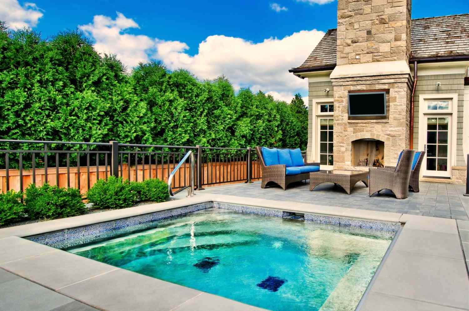 Types of In-Ground Hot Tubs 