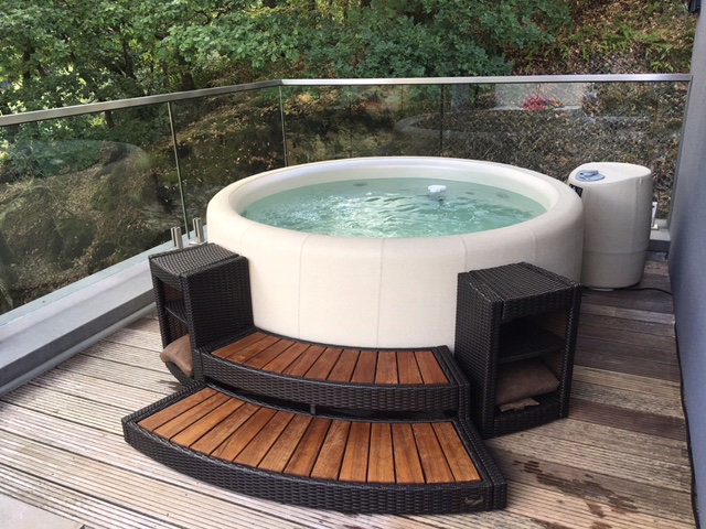 Small Jacuzzi Hot Tub